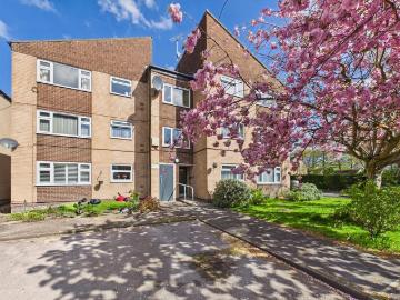 1 bedroom ground flat for sale
