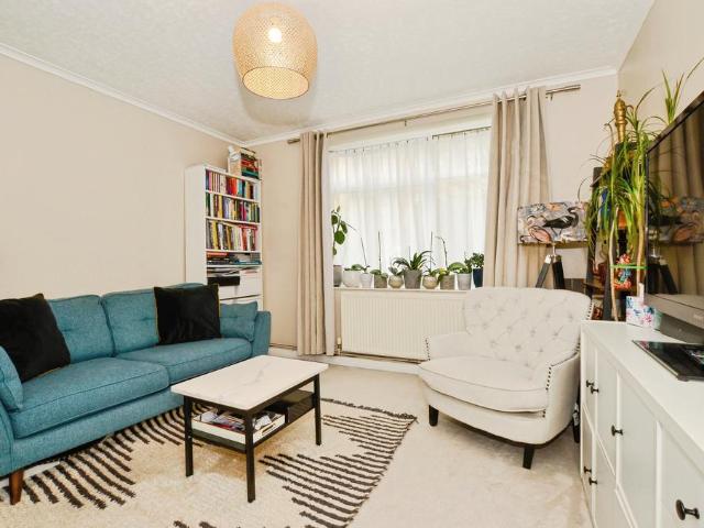 1 bedroom ground flat for sale