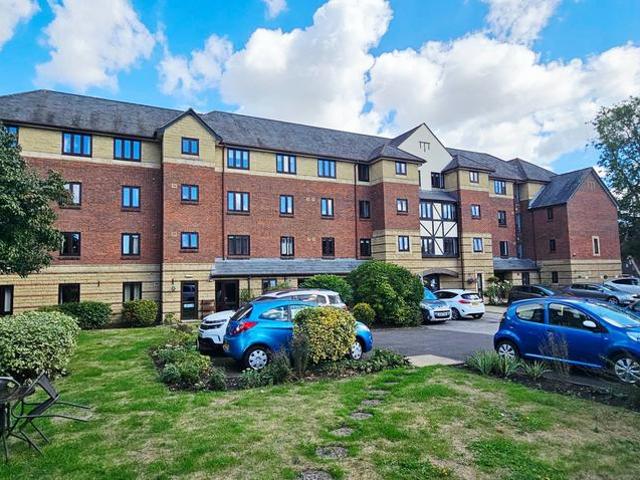 1 bedroom ground flat for sale