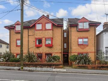 1 bedroom ground flat for sale