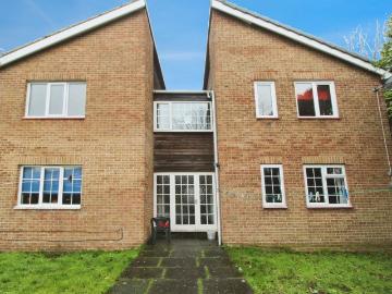 1 bedroom ground flat for sale