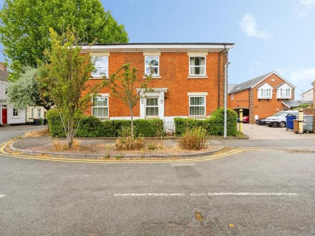 1 bedroom ground flat for sale