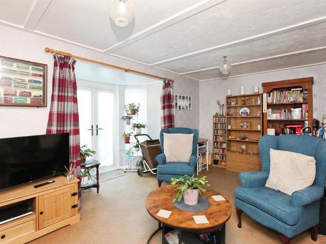 1 bedroom ground flat for sale