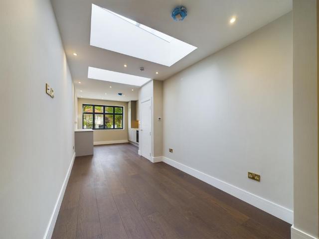 1 bedroom ground flat for sale