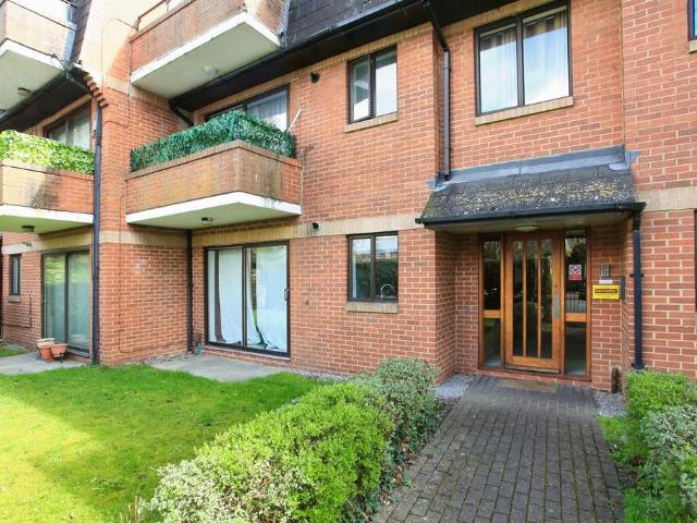 1 bedroom ground flat for sale