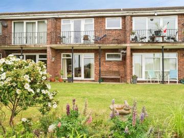 1 bedroom ground flat for sale