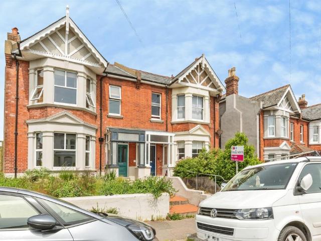 1 bedroom ground flat for sale