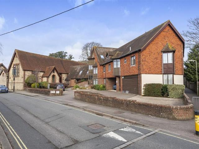 1 bedroom ground flat for sale