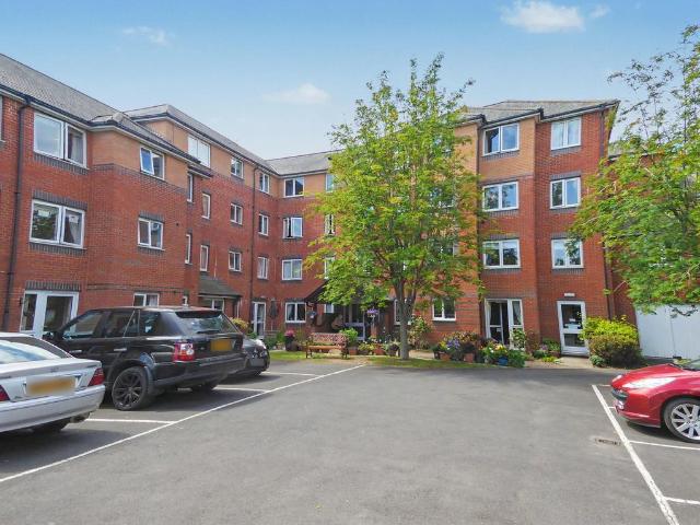 1 bedroom ground flat for sale