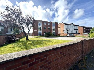 1 bedroom ground flat for sale