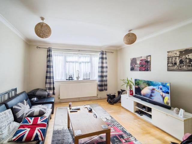 1 bedroom ground flat for sale
