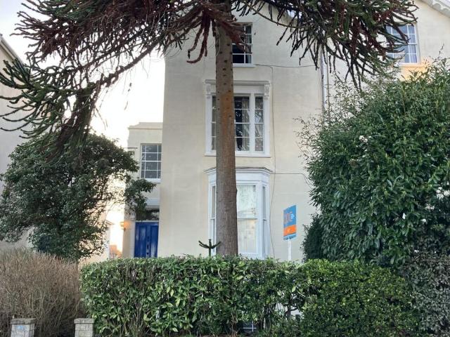 1 bedroom ground flat for sale