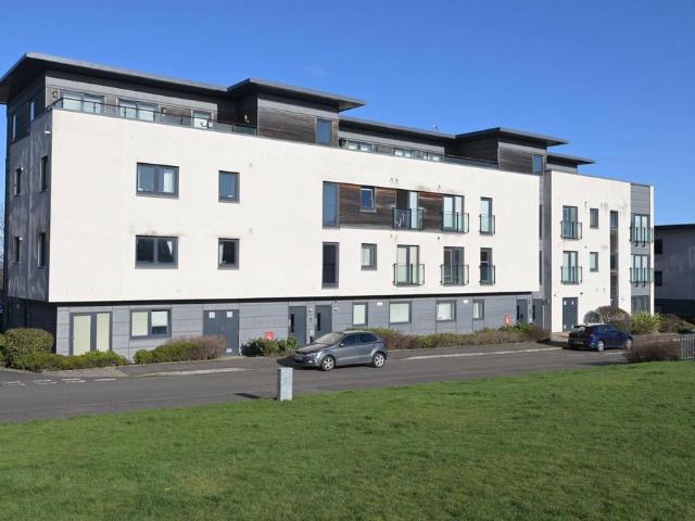 1 bedroom ground flat for sale