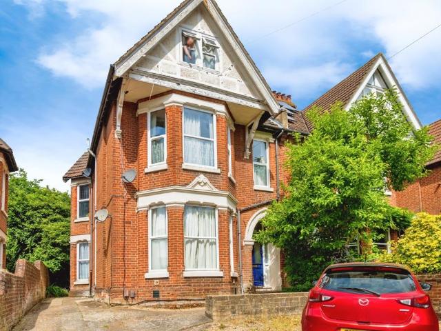 1 bedroom ground flat for sale