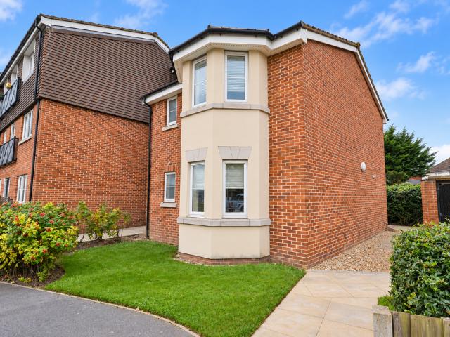 1 bedroom ground flat for sale