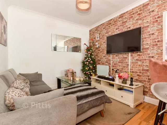 1 bedroom ground flat for sale