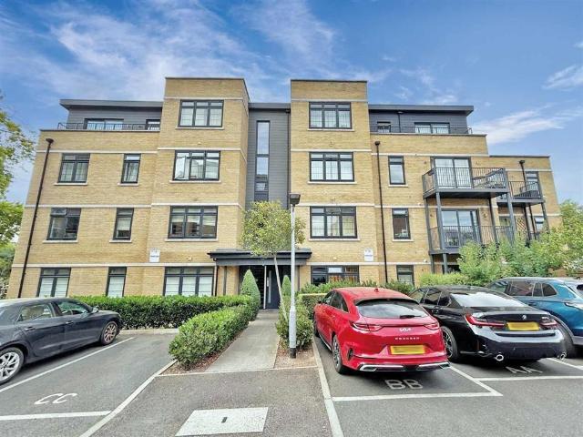 1 bedroom ground flat for sale