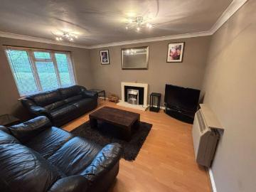 1 bedroom ground flat for sale