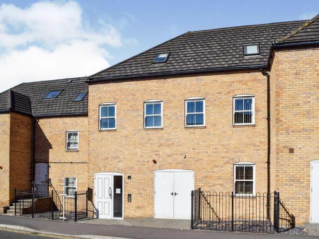 1 bedroom ground flat for sale