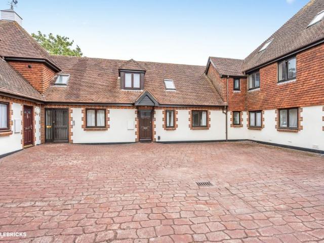 1 bedroom ground flat for sale