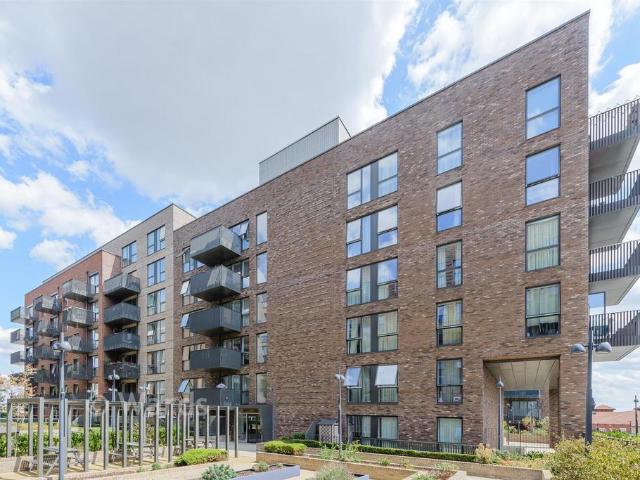 1 bedroom ground flat for sale