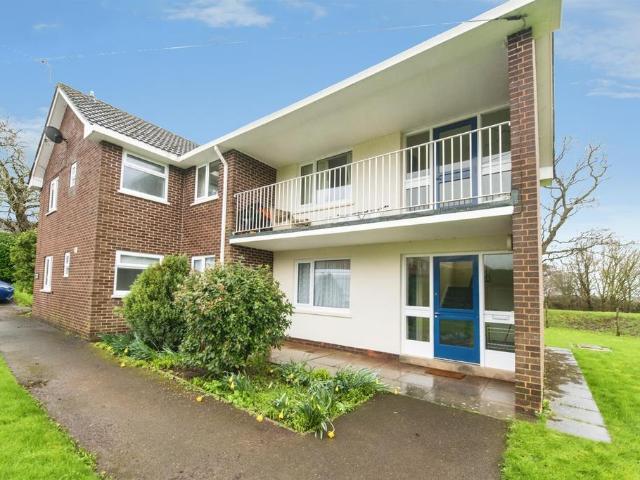 1 bedroom ground flat for sale