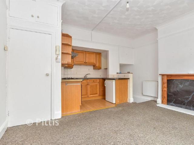 1 bedroom ground flat for sale
