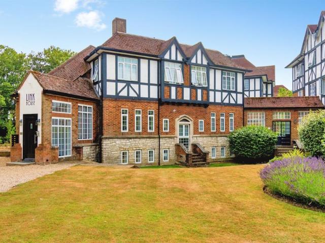 1 bedroom ground flat for sale