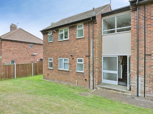 1 bedroom ground flat for sale