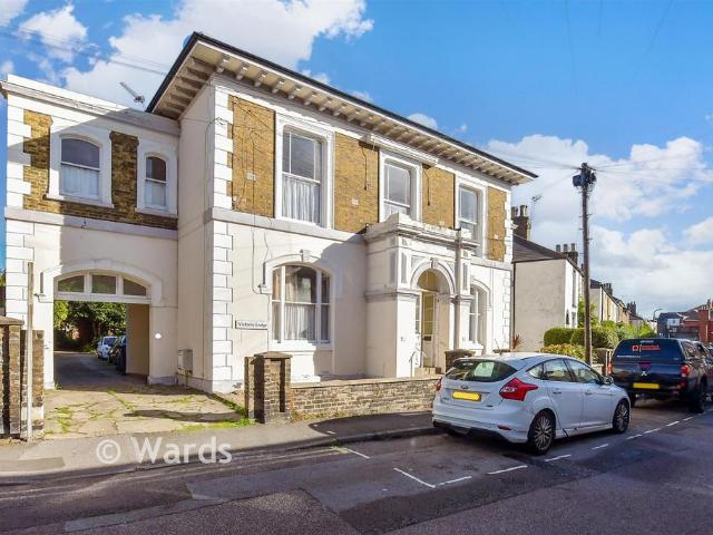1 bedroom ground flat for sale