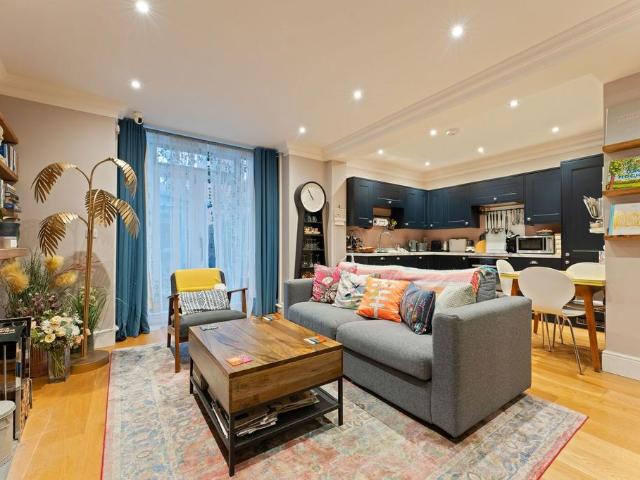 1 bedroom ground flat for sale
