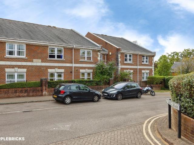 1 bedroom ground flat for sale