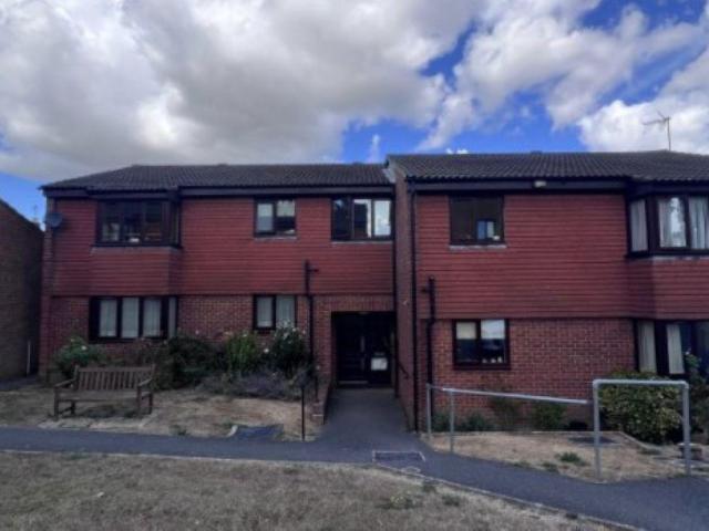 1 bedroom ground flat for sale