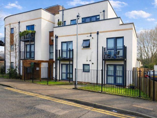 1 bedroom ground flat for sale