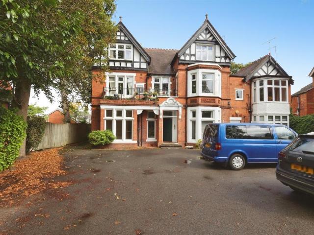 1 bedroom ground flat for sale