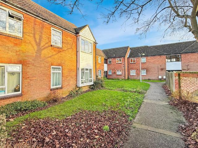 1 bedroom ground flat for sale