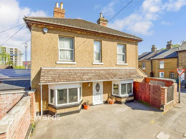 1 bedroom ground flat for sale