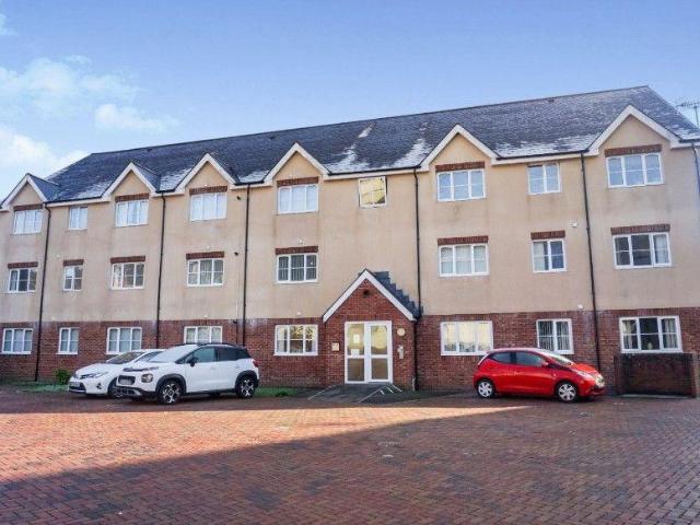 1 bedroom ground flat for sale