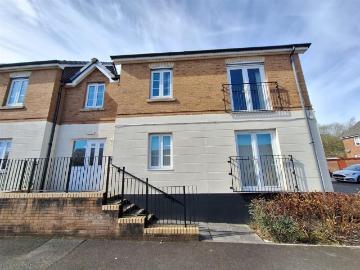 1 bedroom ground flat for sale