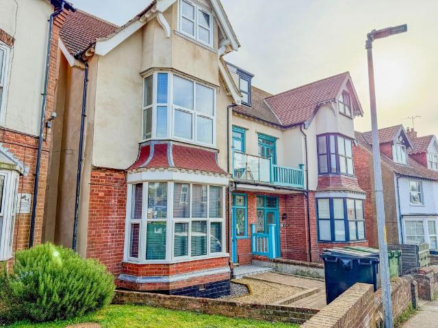 1 bedroom ground flat for sale