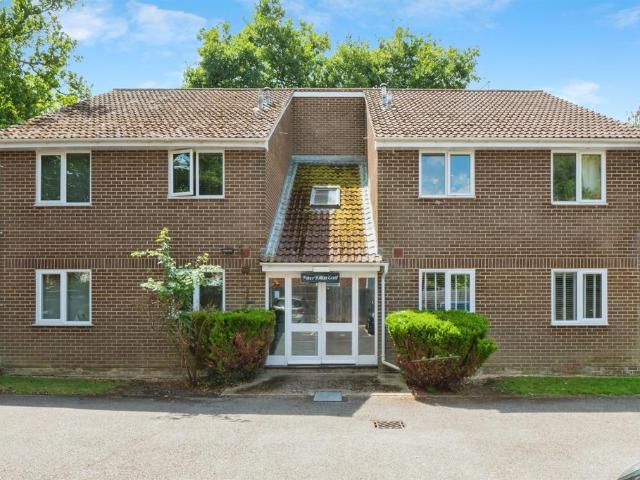 1 bedroom ground flat for sale