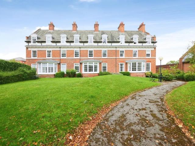 1 bedroom ground flat for sale