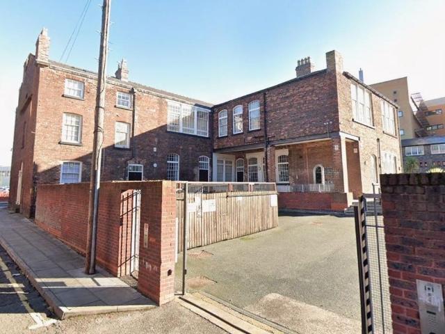 1 bedroom ground flat for sale
