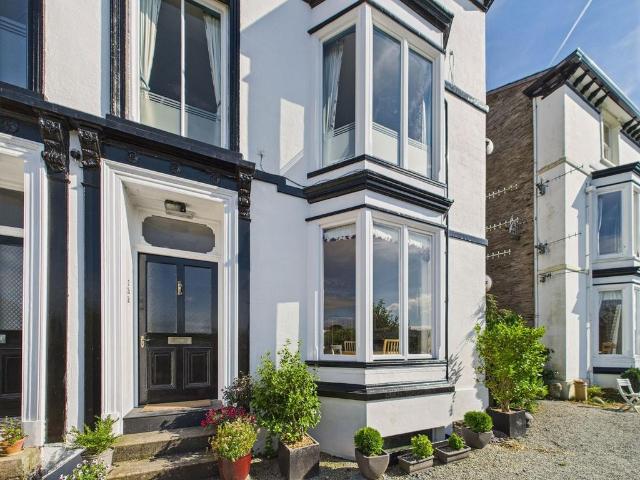 1 bedroom ground flat for sale