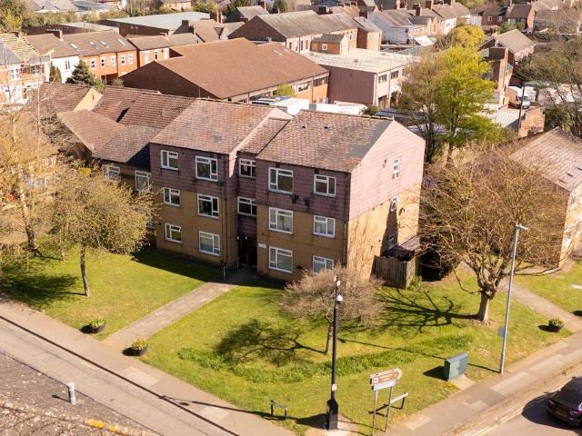 1 bedroom ground flat for sale