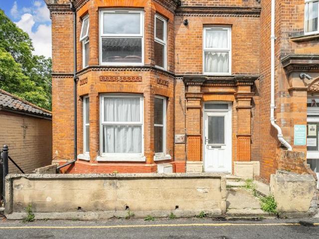 1 bedroom ground flat for sale
