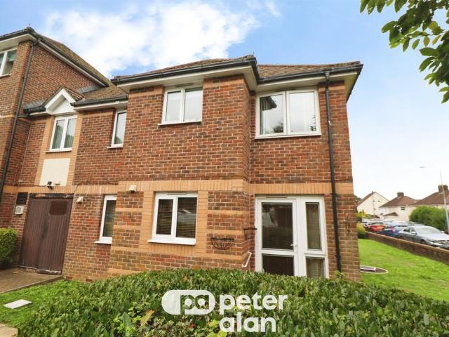1 bedroom ground flat for sale