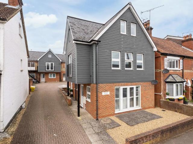 1 bedroom ground flat for sale