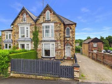 1 bedroom ground flat for sale