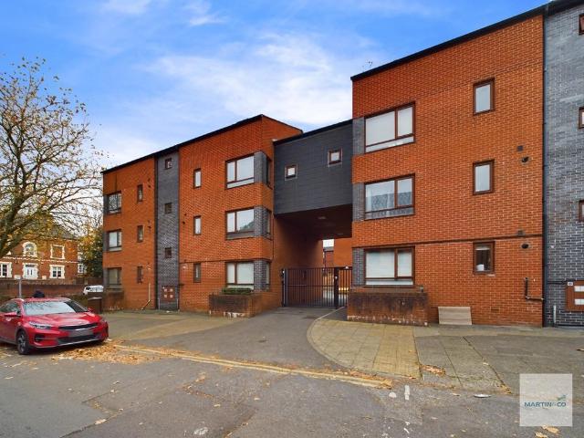 1 bedroom ground flat for sale